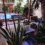 HABITACION HASTA PARA 4 PERSONAS CON AIRE ACONDICIONADO Y WIfI