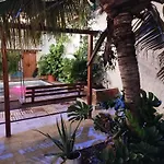 HABITACION HASTA PARA 4 PERSONAS CON AIRE ACONDICIONADO Y WIfI