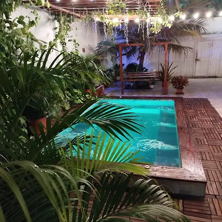 Habitacion Hasta Para 4 Personas Con Aire Acondicionado Y Wifi Bed and breakfast *